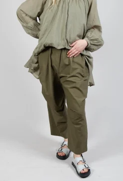 Cropped Trousers in Oliva