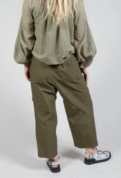 Cropped Trousers in Oliva