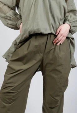 Cropped Trousers in Oliva
