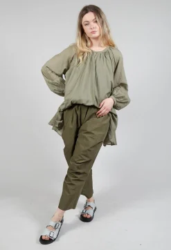 Cropped Trousers in Oliva