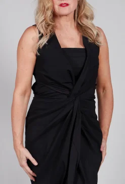 Cut Out Shift Dress in Nero