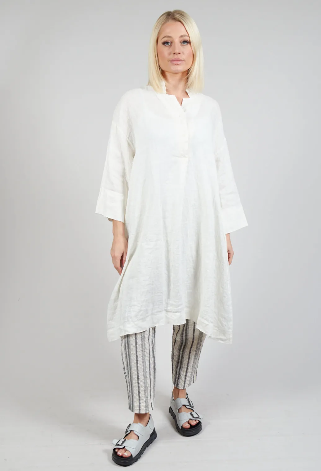 Dali L Tunic In Mandorla