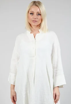 Dali L Tunic In Mandorla