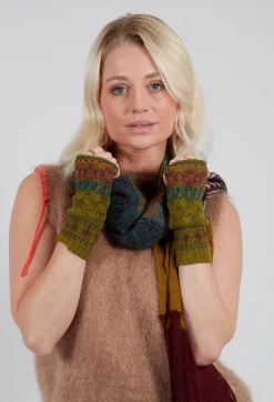Decorative Wool Gloves in Olive