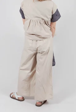 Dehnjung Trousers in Kiesel