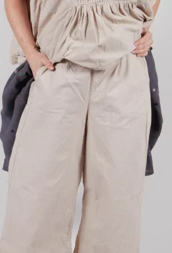 Dehnjung Trousers in Kiesel