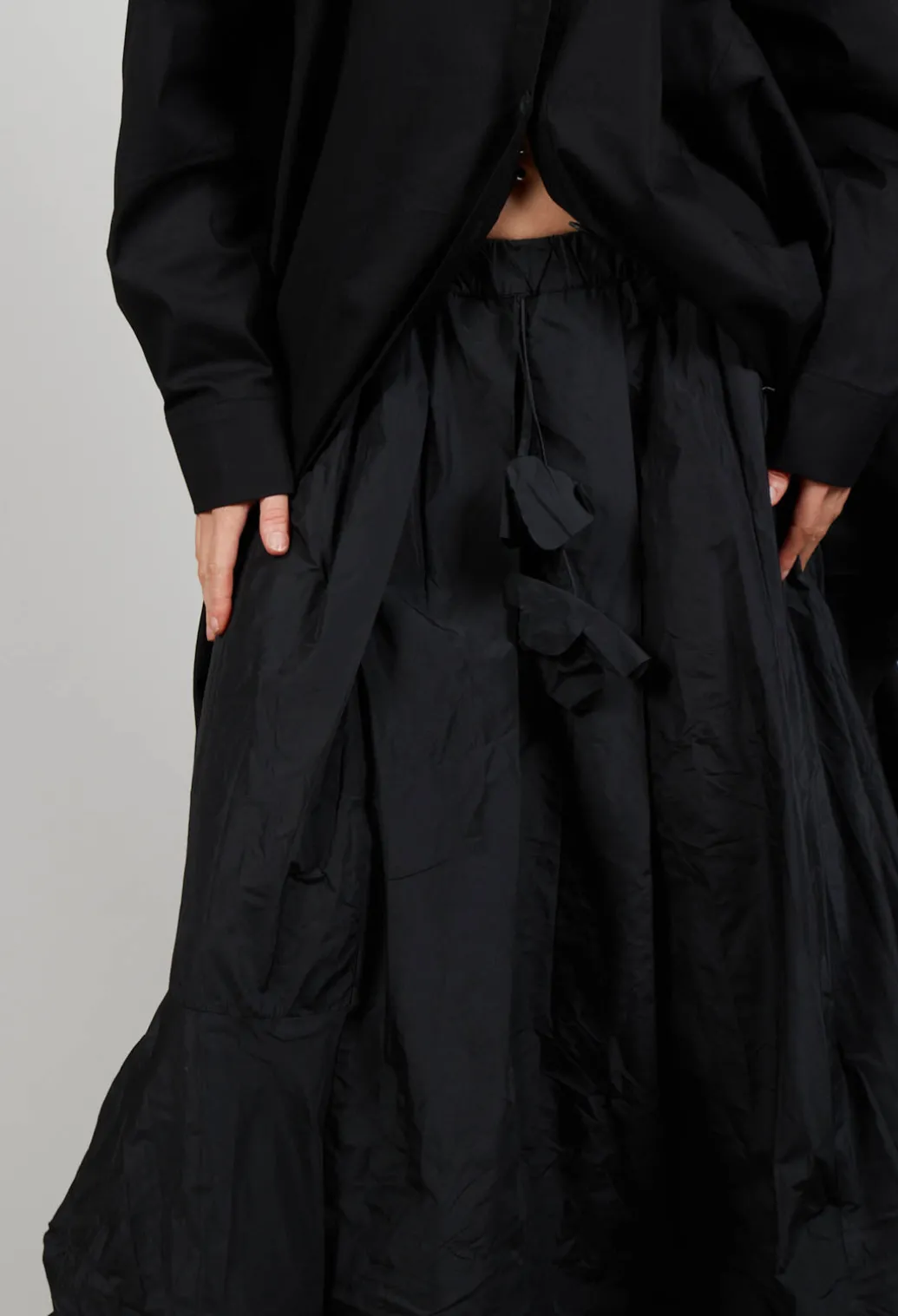 Dipped Hemline Skirt in Black