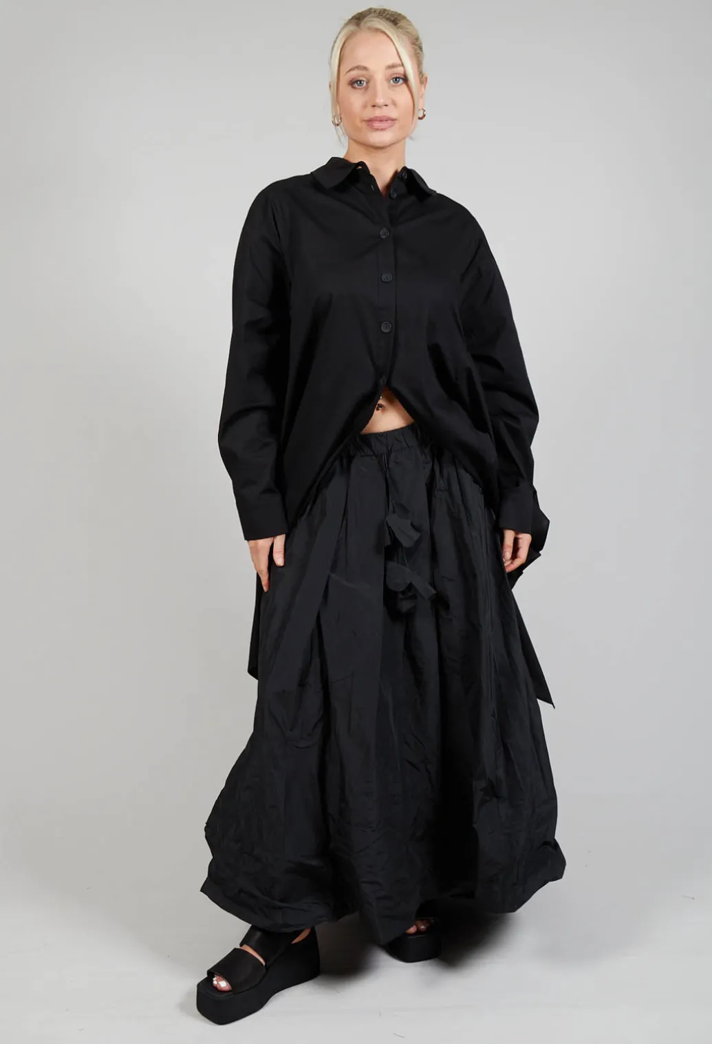 Dipped Hemline Skirt in Black
