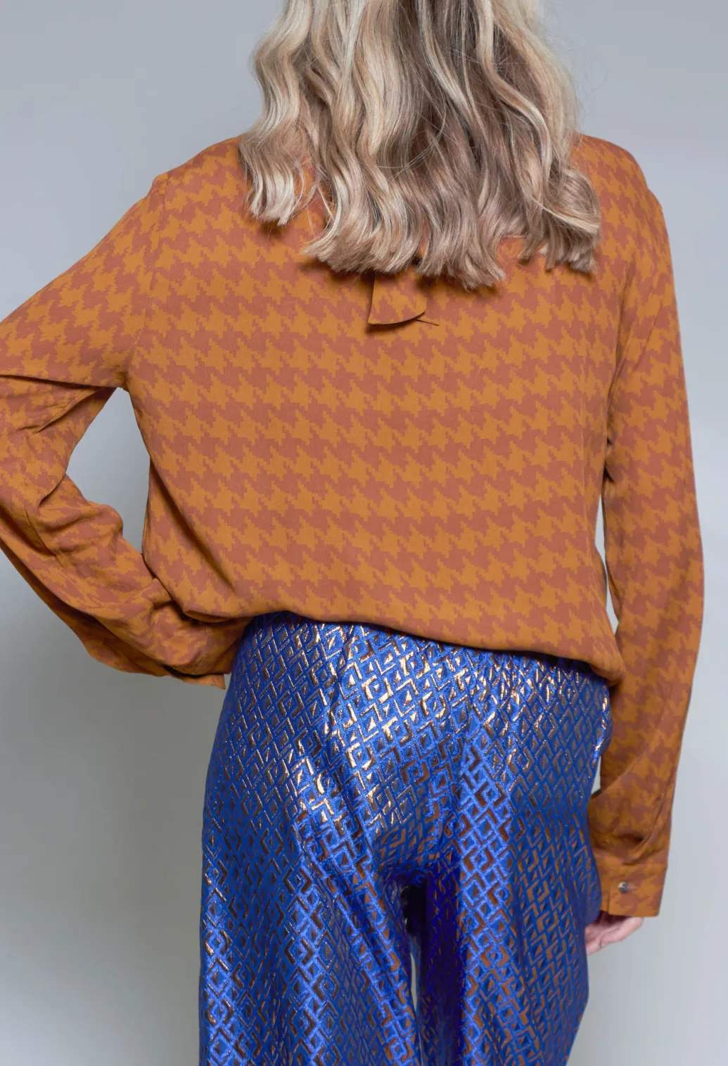Dogtooth Blouse in Gold