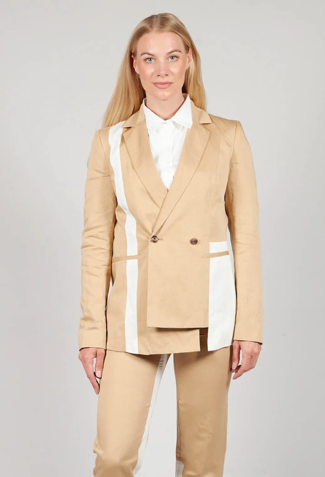 Double Breasted Blazer in Cerotto
