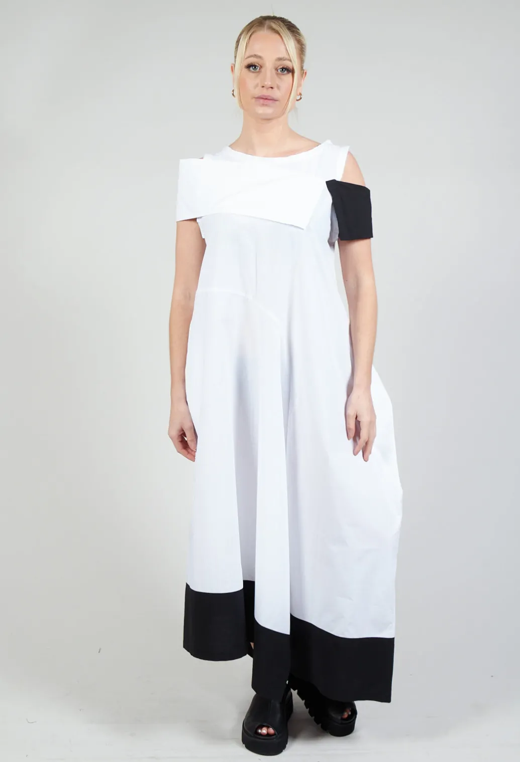 ELAN1 Dress in White with Black