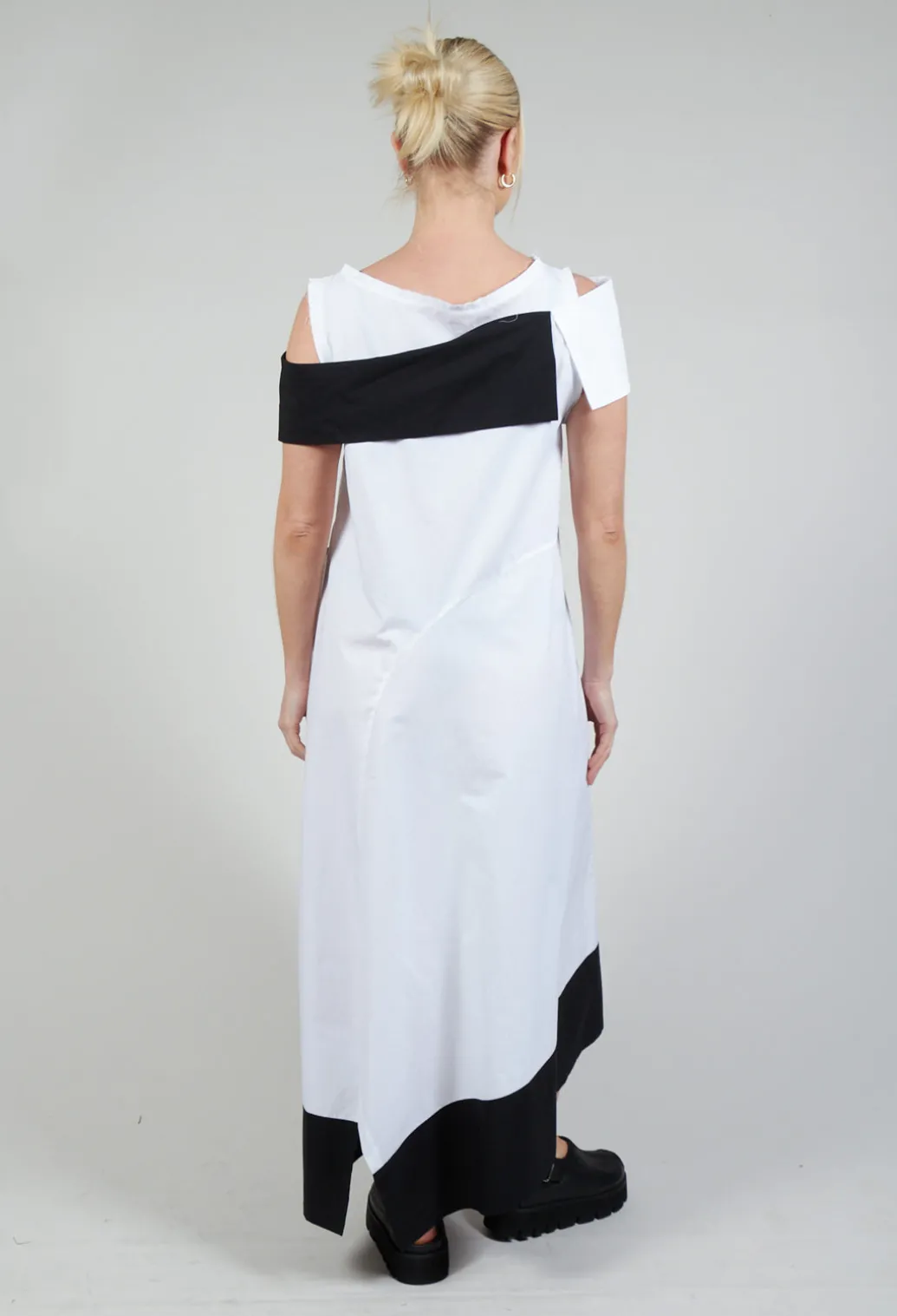 ELAN1 Dress in White with Black