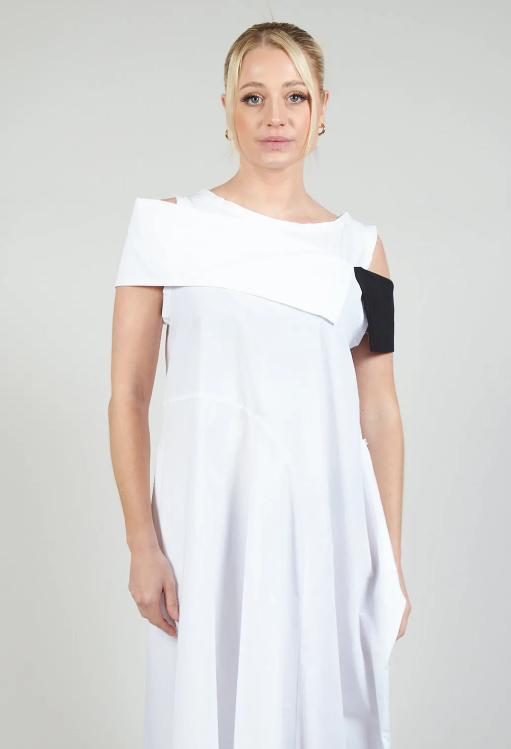 ELAN1 Dress in White with Black