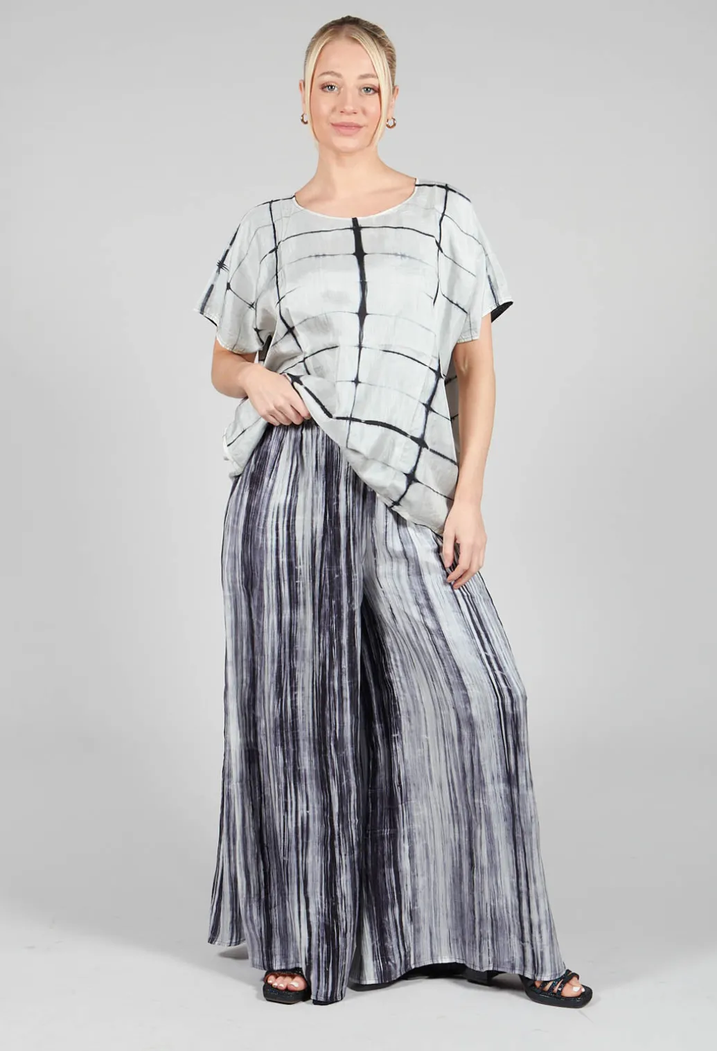 Emma Reversible Pants in Black and White