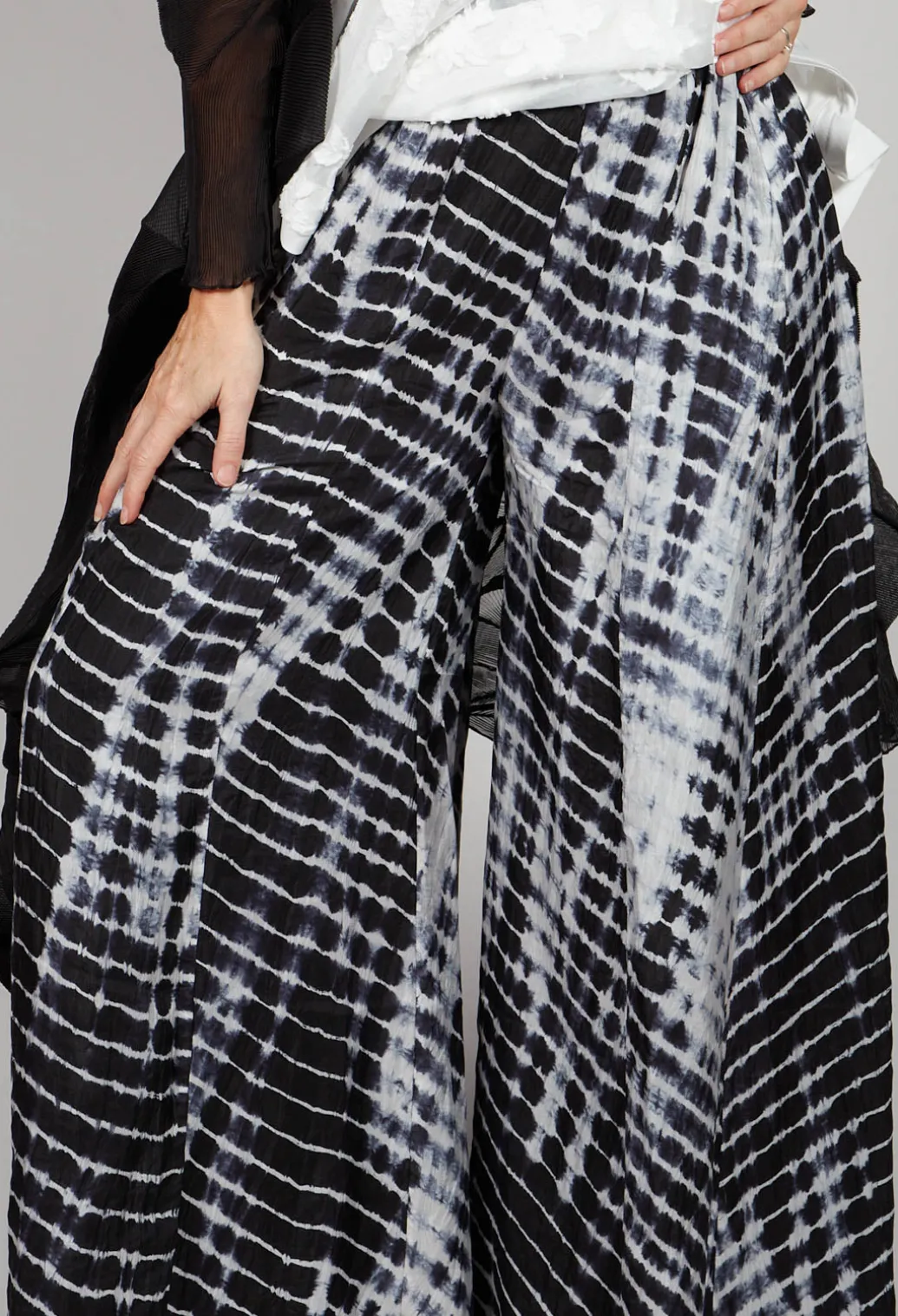 Emma Reversible Pants in Crocodise Black