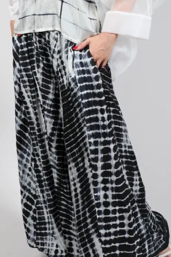 Emma Reversible Pants in Crocodise Black
