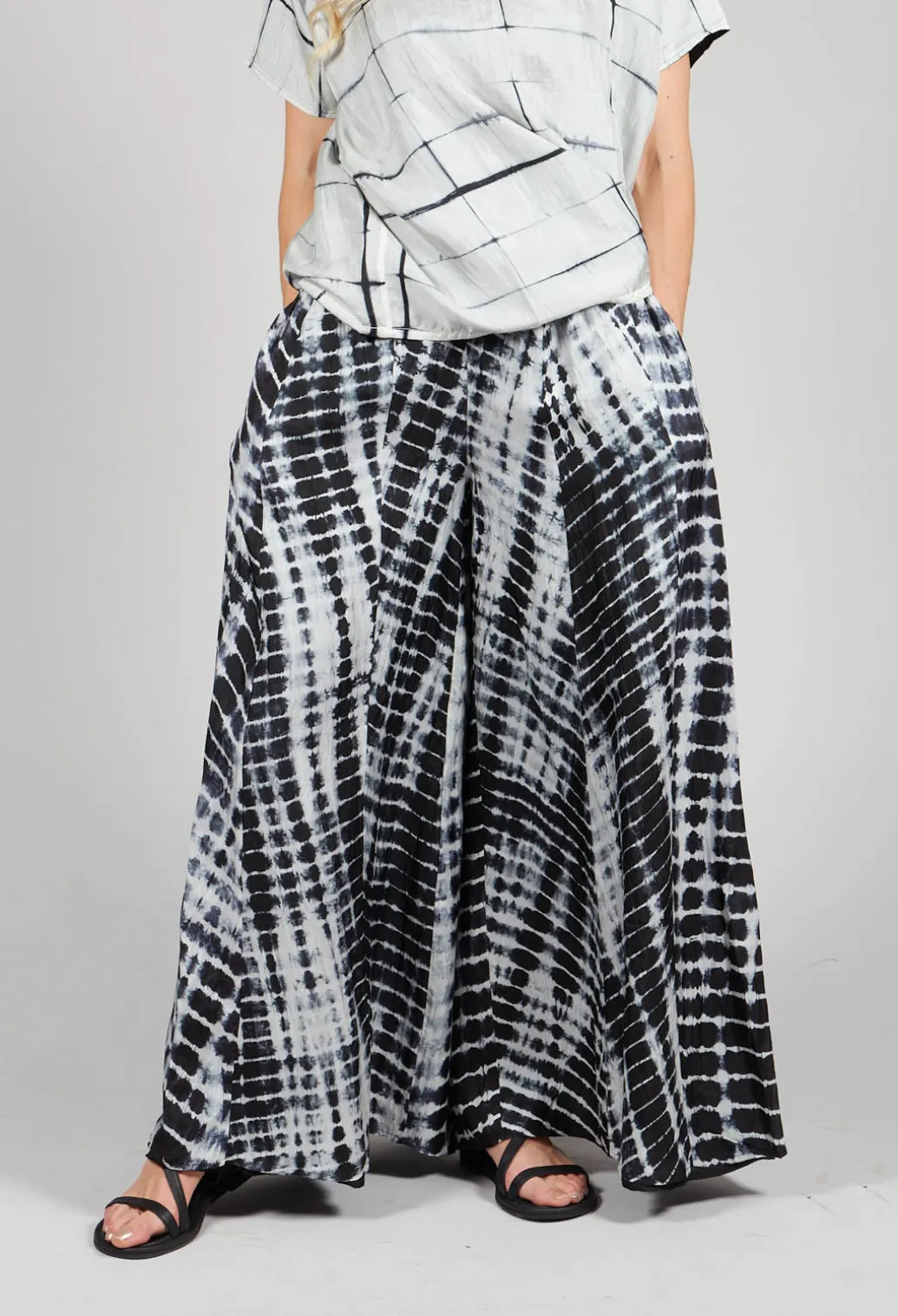 Emma Reversible Pants in Crocodise Black
