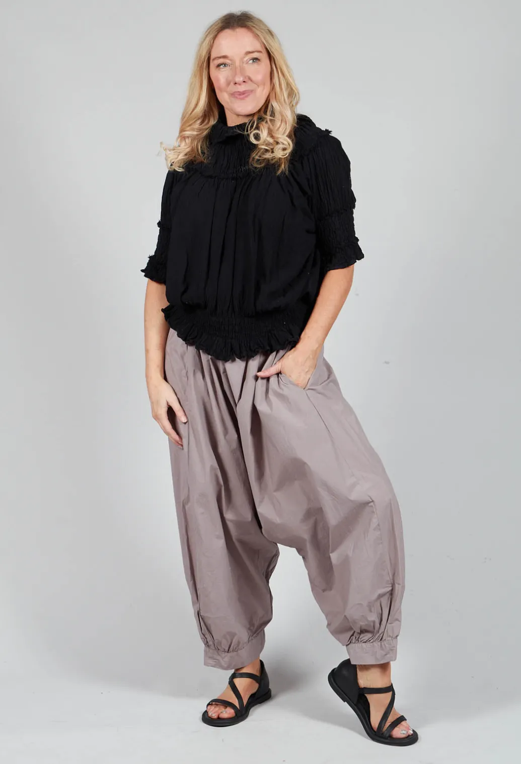 Feminatur Shirt in Kaviar