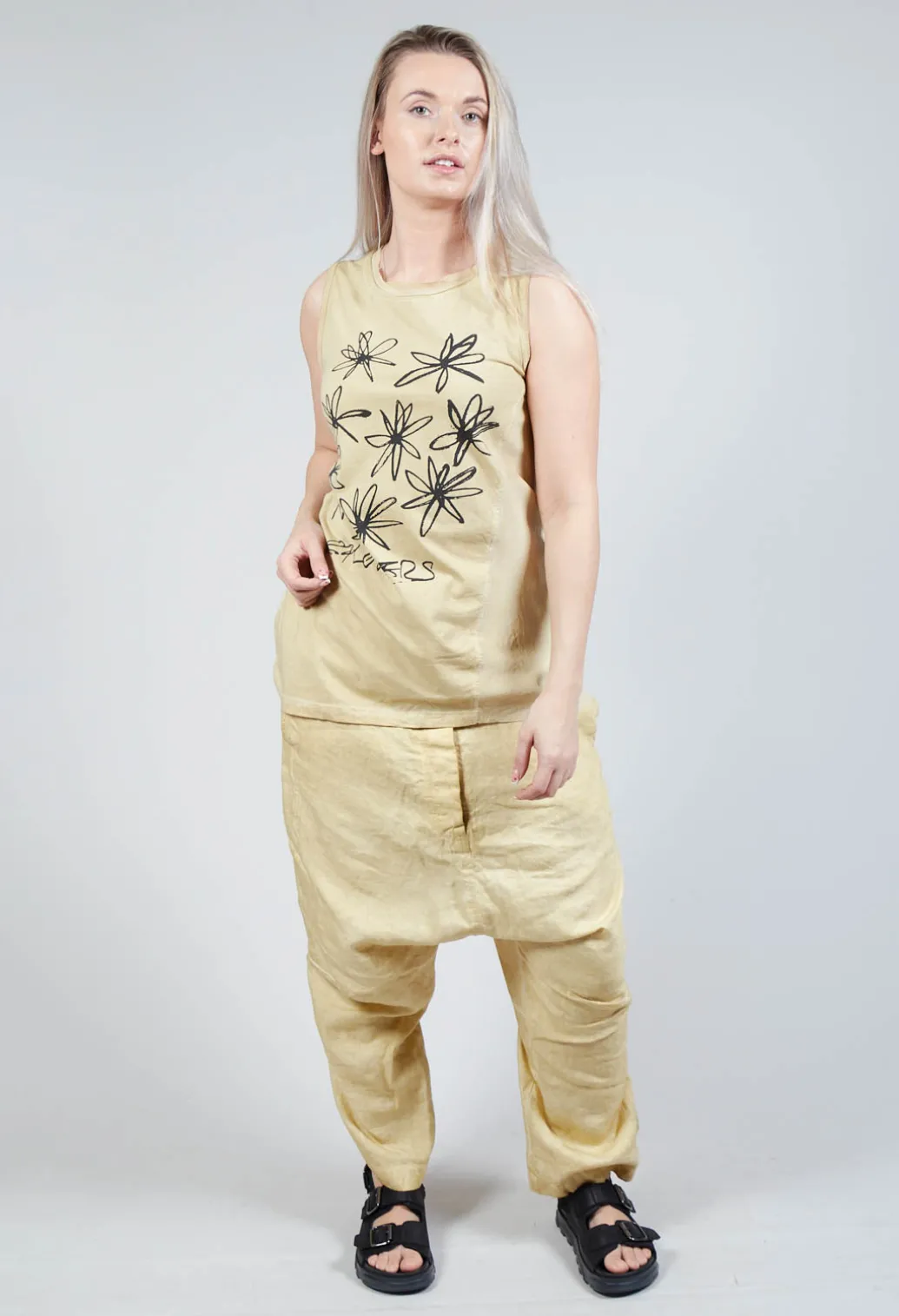 Flower Print Graphic Vest in Wax Flock Cloud