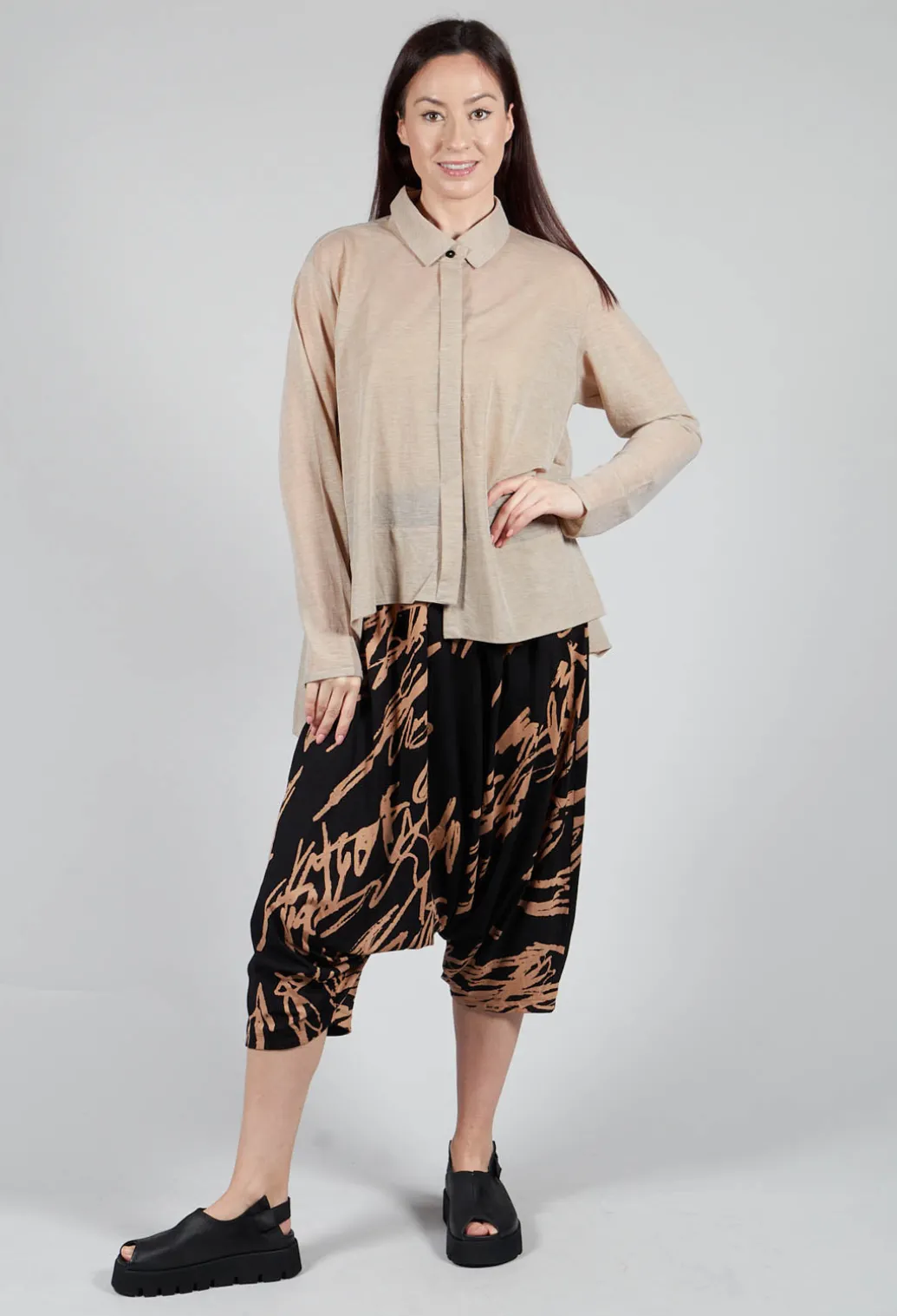 Front Crop Shirt in Beige