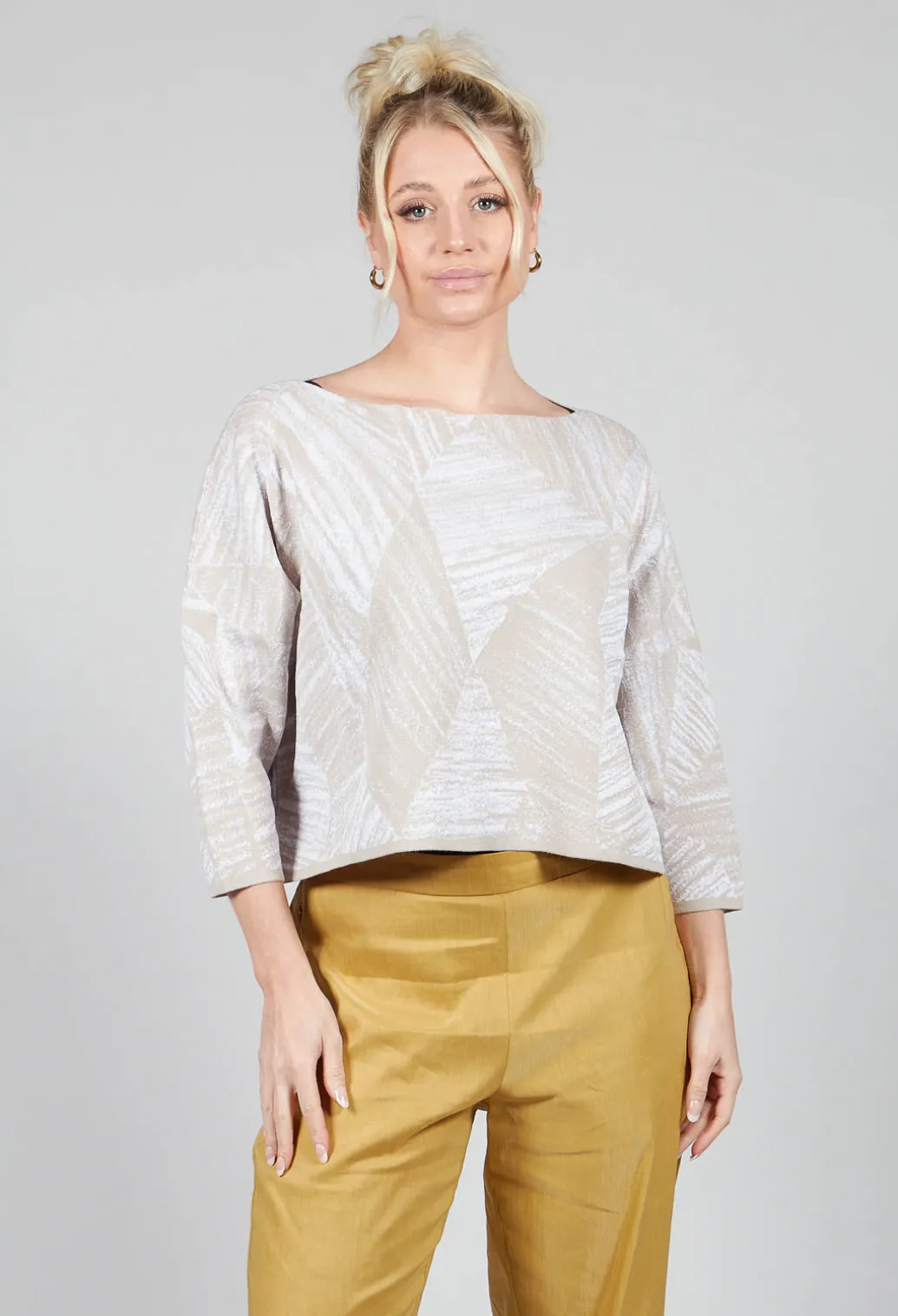 Geometric Jumper in Mastic