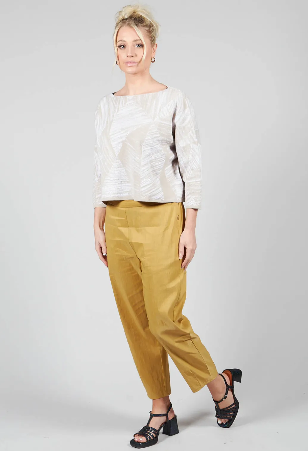 Geometric Jumper in Mastic