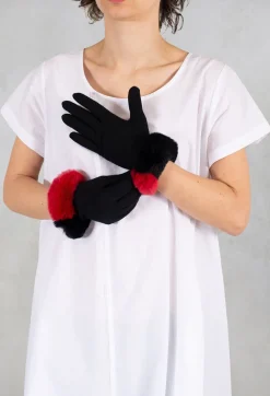 Gloves in Black/Red