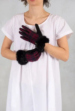 Gloves in Black/Red