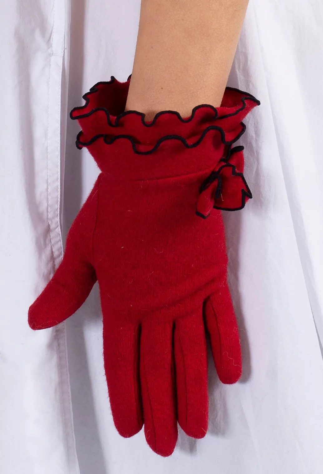 Gloves in Red/Black
