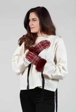 Gloves in Wine/Pin