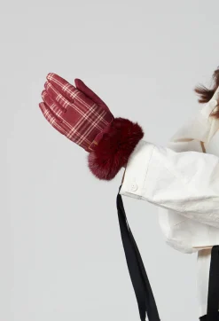 Gloves in Wine/Pin
