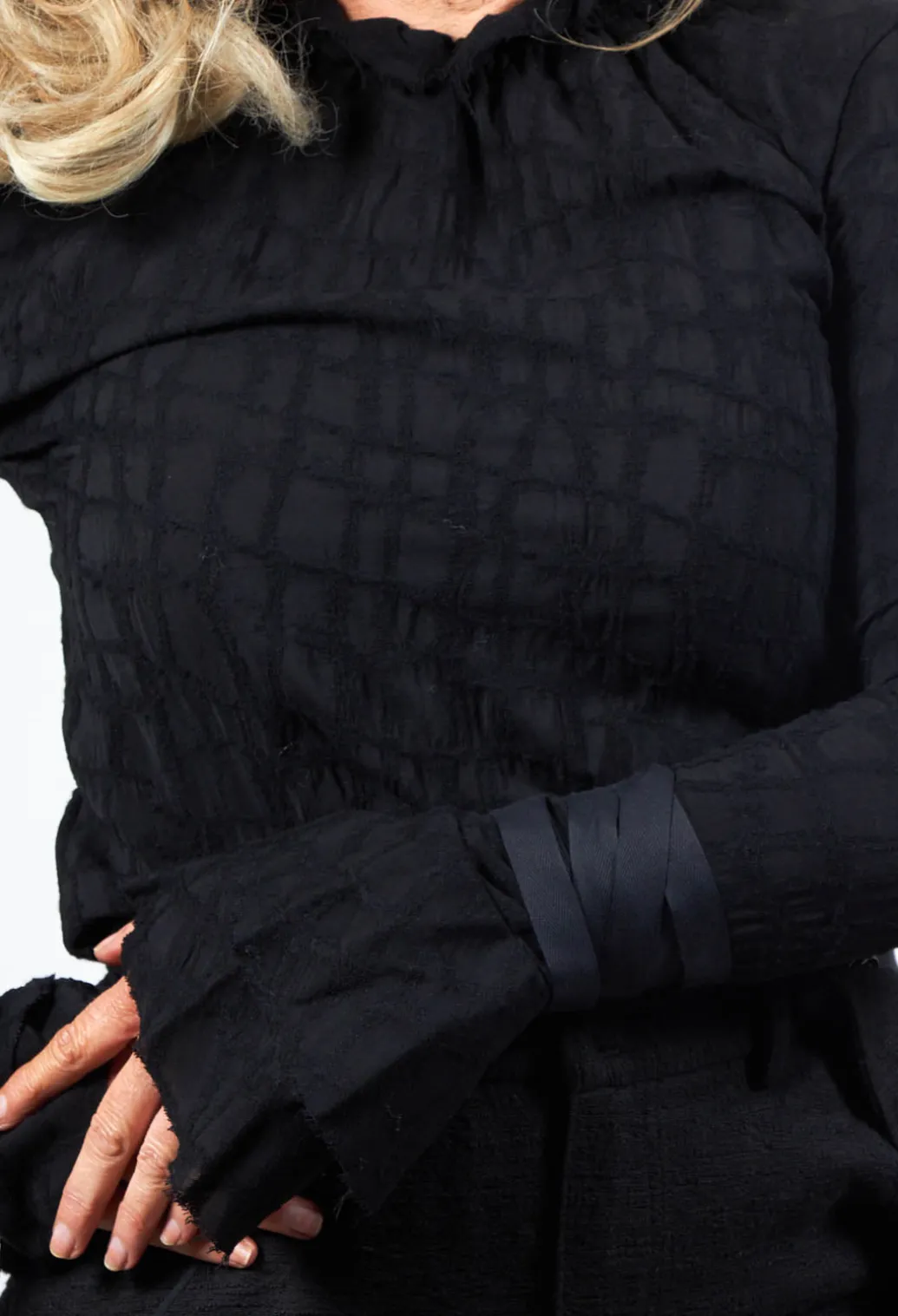 Hals Blouse in Black