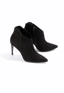 Heeled Suede Ankle Boot with Zip in Schwarz