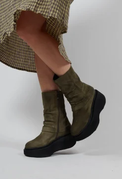 High Ankle Boots with Platform Sole in London Forest
