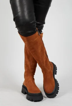 High Boots in London Tabacco