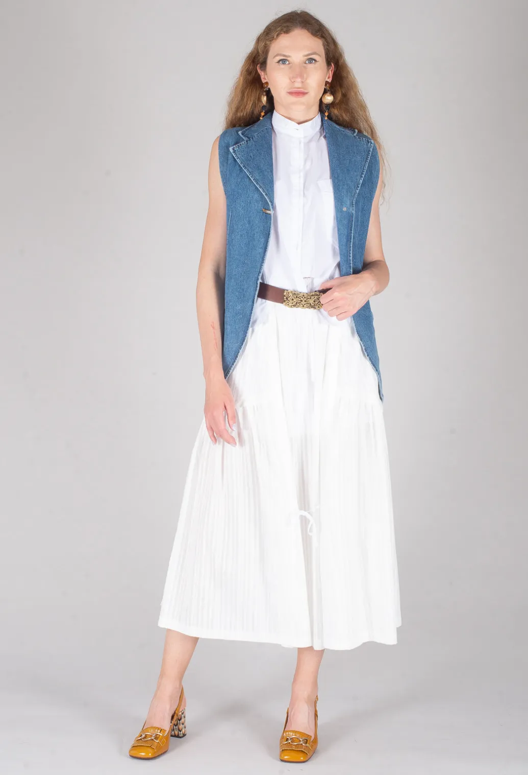 High Collar Sleeveless Shirt in White