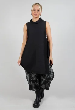 Isej Top in Black