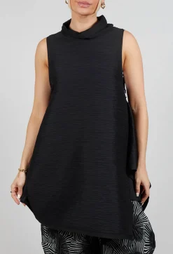 Isej Top in Black
