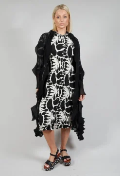 Jacqui Coat in Black
