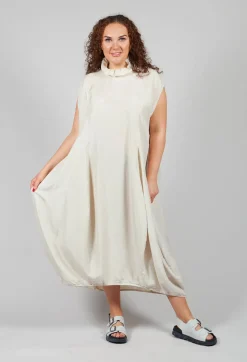 Jahrest Dress in Stroh