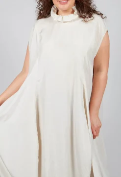 Jahrest Dress in Stroh