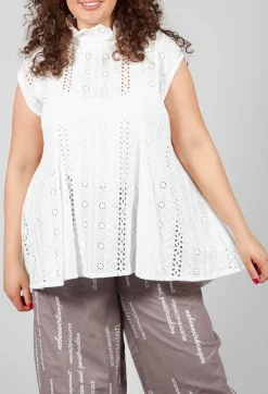 Kusfrau Top in Schnee