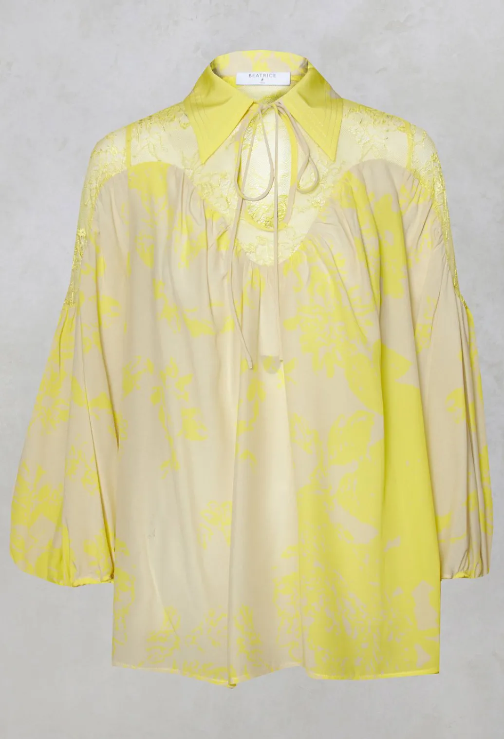 Lace Blouse in Lion Cream