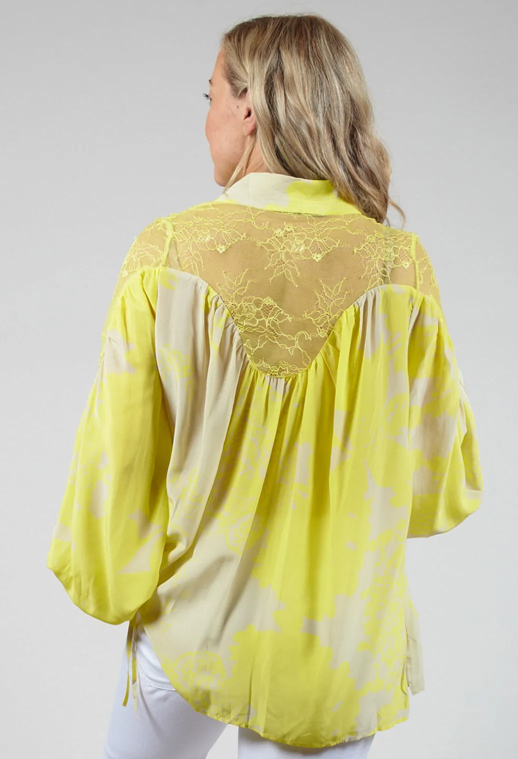 Lace Blouse in Lion Cream