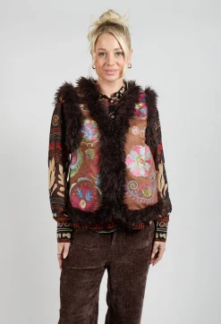Lavina Gillet in Marron