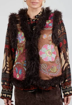 Lavina Gillet in Marron