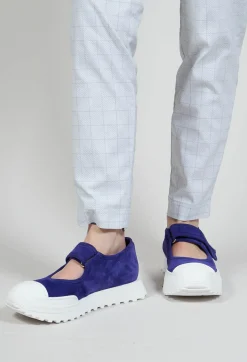 Leather Velcro Strap Pumps in Azur