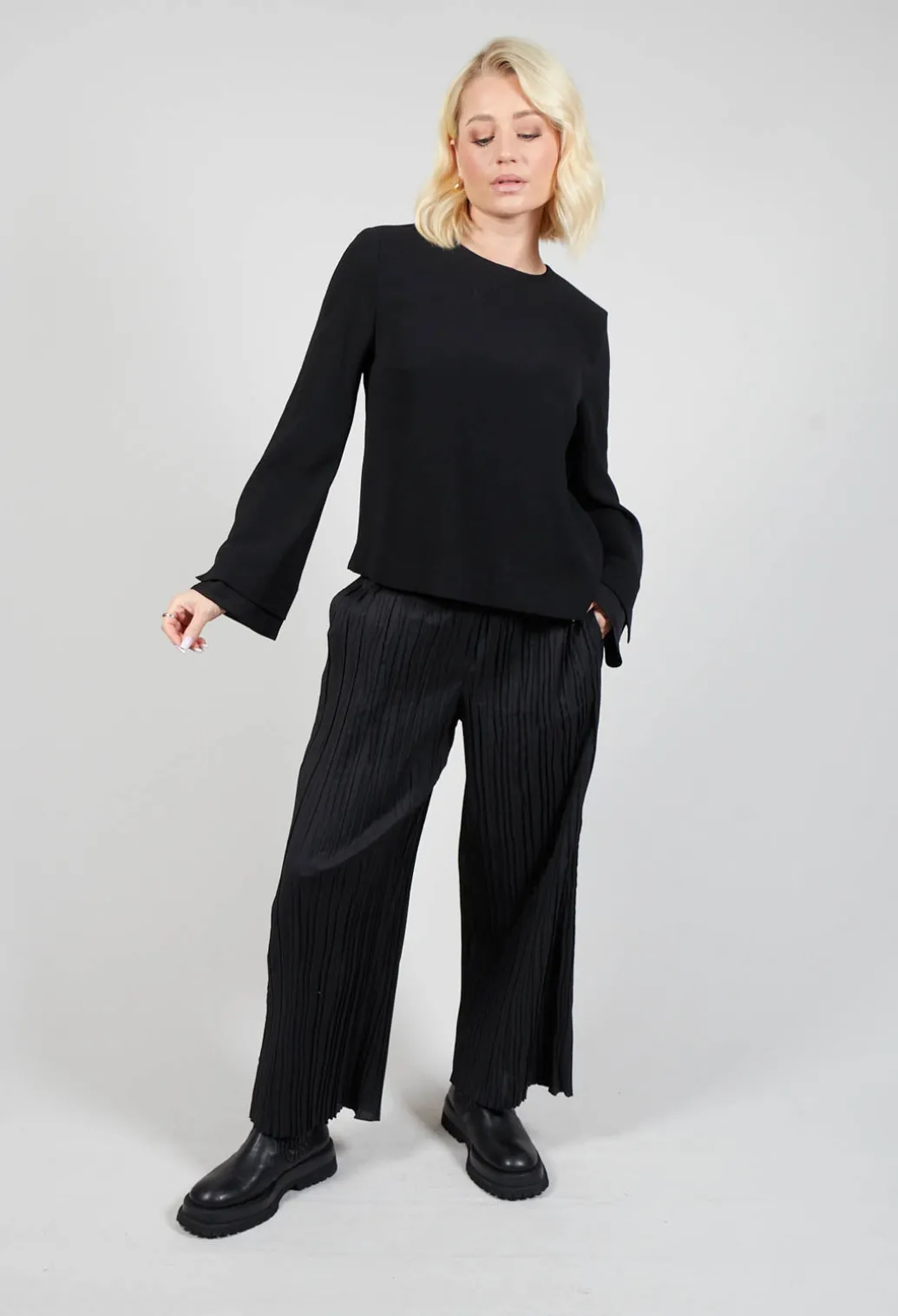 Leo Blouse in Black