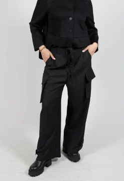 Lightweight Cargo Trousers in Nero