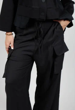 Lightweight Cargo Trousers in Nero